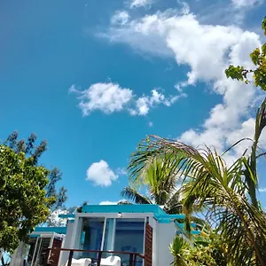 Les Pieds Ds L Eau, La Maison Bleue Séjour chez l'habitant